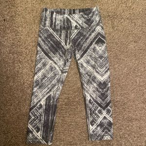 Lululemon crop leggings size 6